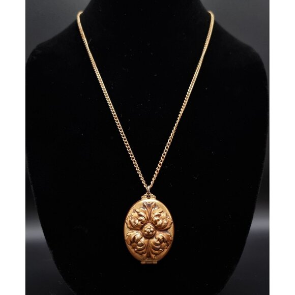 Vintage 1930s-1940s Gold-Tone Floral Oval Locket Necklace With Chain - Picture 3 of 7